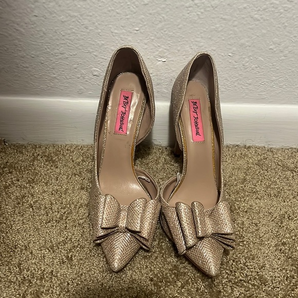 Betsey Johnson Shoes - Betsey Johnson Glitter Bow Heels